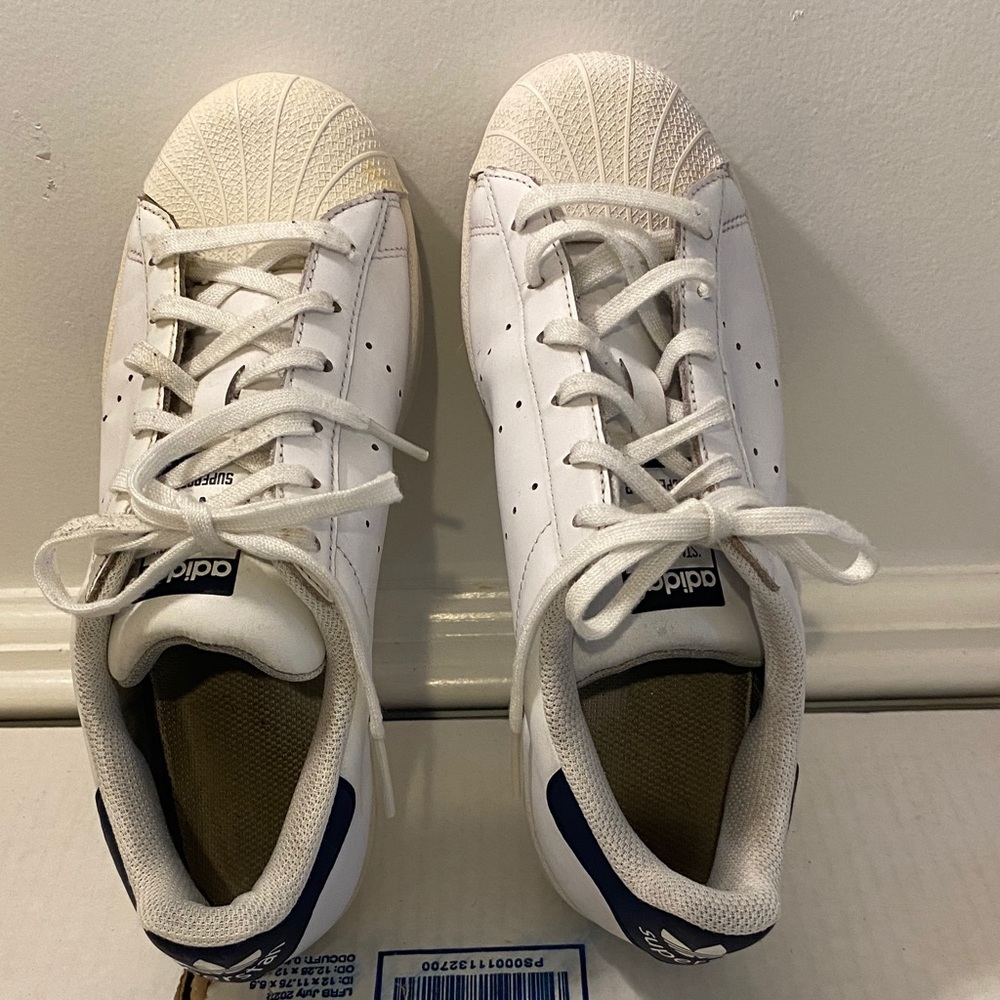 Adidas size 5 Sneakers good condition